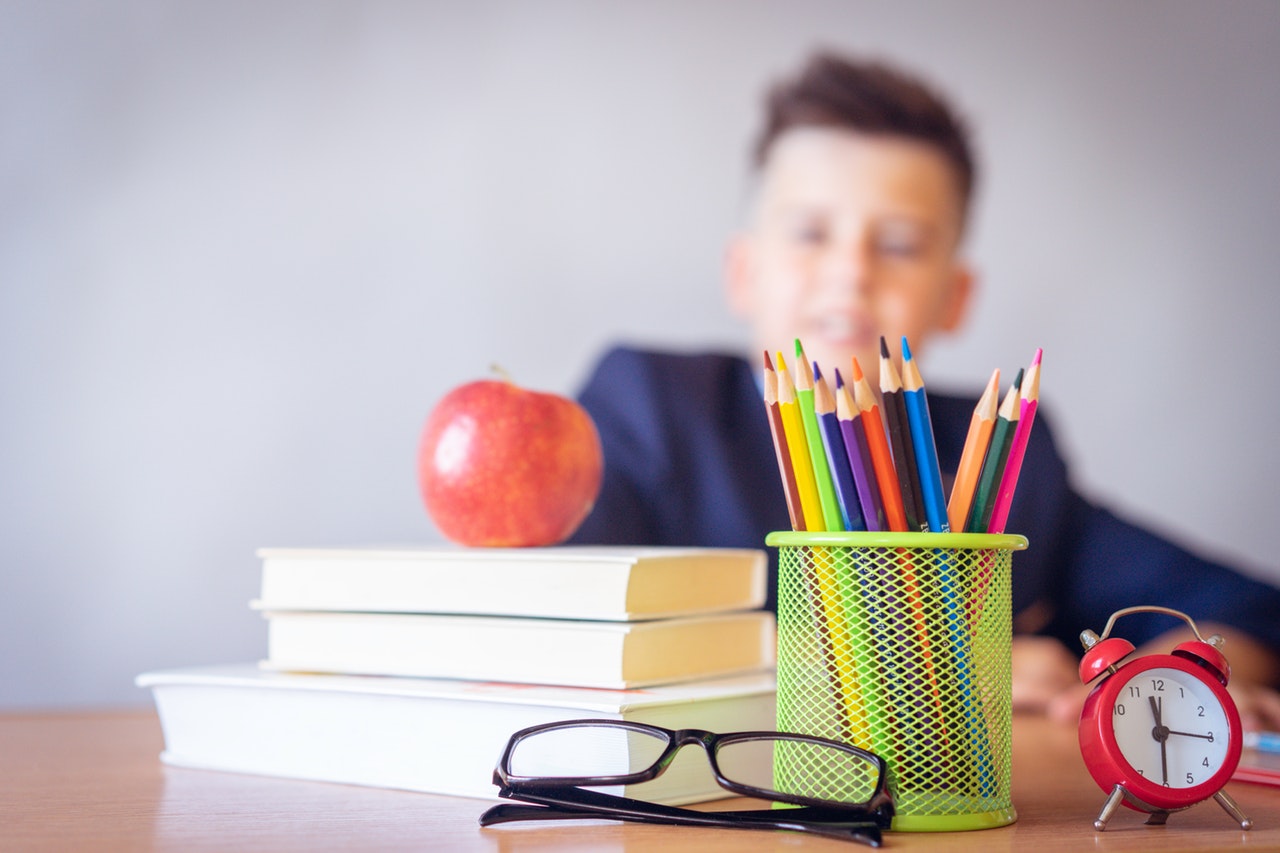 Achterstallige schoolfacturen correct aanpakken: wat kan de gerechtsdeurwaarder betekenen?