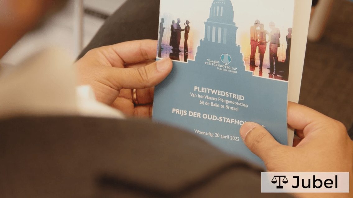 Vlaams Pleitgenootschap Brussel laat welsprekende talenten aan het woord tijdens jaarlijkse pleitwedstrijd