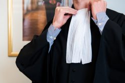 Steeds meer advocaat-stagiairs trekken aan de alarmbel cover