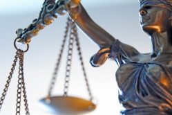 Justitie betaalt deskundigen veel sneller via applicatie Justinvoice cover