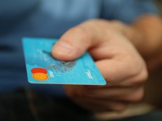 Strafuitsluitende verschoningsgrond tussen echtgenoten bij informaticabedrog cover