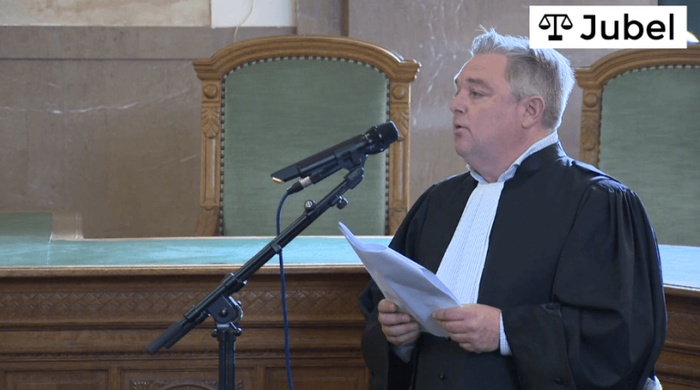 Maître Febian Aps (bâtonnier du Barreau de Louvain) accueille les avocats-stagiaires cover