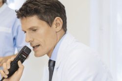 Neemt u nog altijd op met uw smartphone of stapte u al over naar de voicerecorder? cover