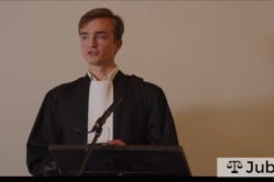 Mr. Tom Maes – publieksprijs Pleitwedstrijd Ridder René Victor 2023 cover