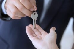 Inbreng onroerend goed in huwgemeenschap gevolgd door schenking: toch fiscaal misbruik ... cover