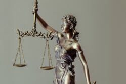 Administratieve boete voor niet-melding juridische constructie: ongrondwettelijk volgens Luiks hof van beroep cover