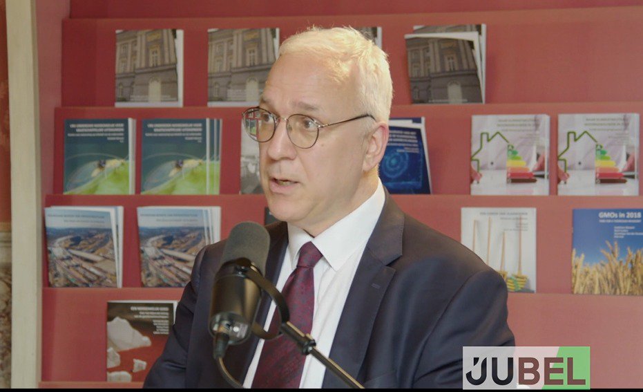 Wat is de EU: een staat zoals België of een internationale organisatie waarin België zetelt ? cover