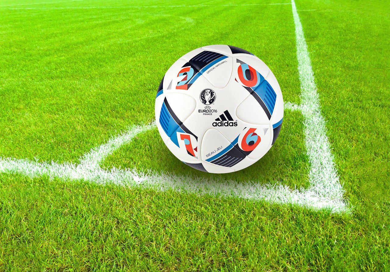 Un Nouveau Marché des Transferts : Cour de Justice vs. FIFA cover