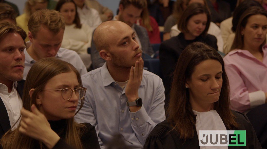 De welsprekende talenten van het Vlaams Pleitgenootschap op het strijdtoneel cover