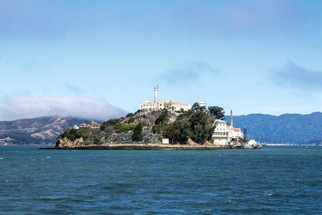 Trumps Alcatraz: een monument voor de afbraak van de rechtsstaat cover