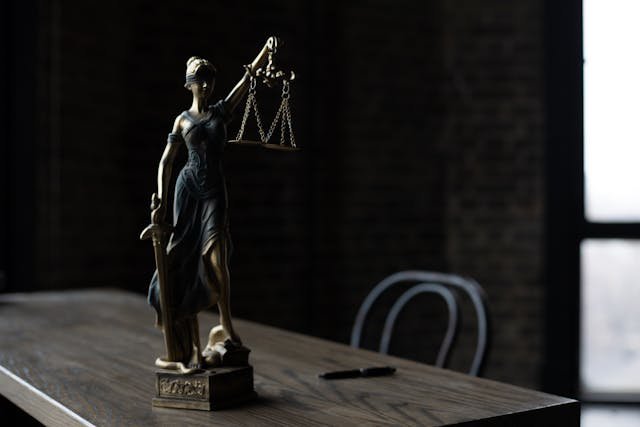 Justitie is nog niet dood cover