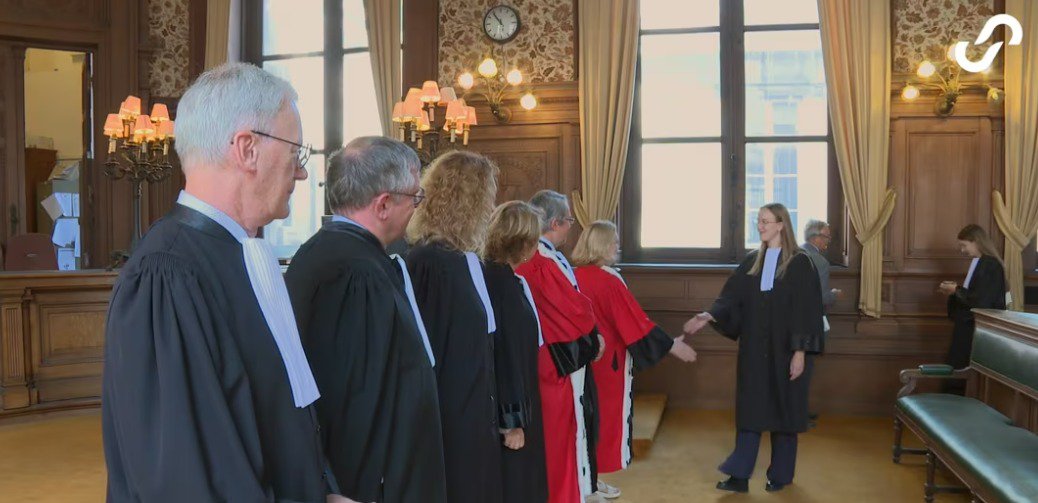 Les maîtres de stage présentent leurs stagiaires à la cour – 1 septembre 2025 cover