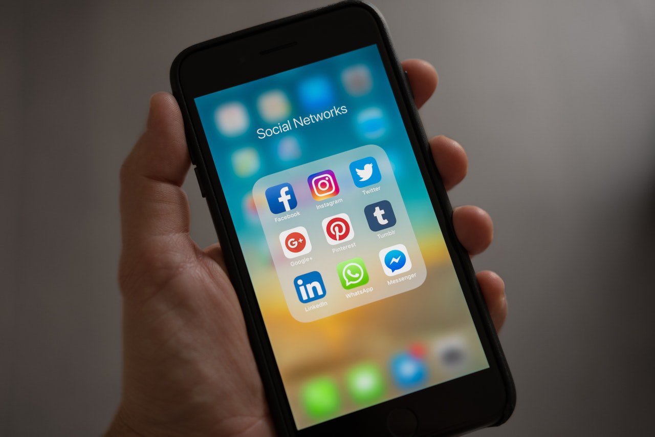 Welke socialemediakanalen moet je kiezen als advocatenkantoor? cover