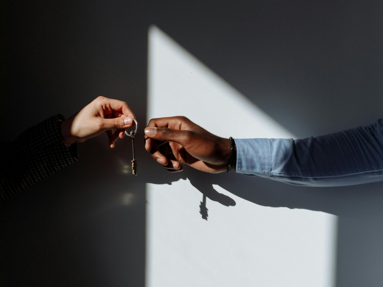 De (gedwongen) overdracht van een overeenkomst tijdens een overdracht onder gerechtelijk gezag cover