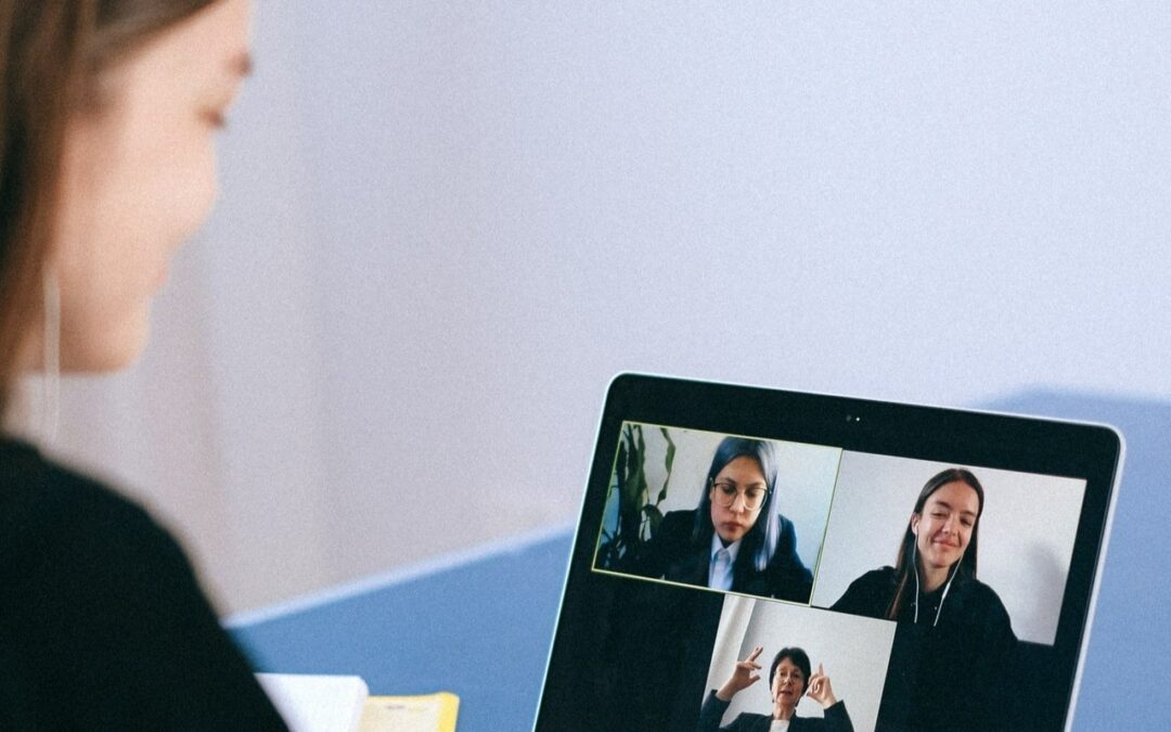 De mens uit de rechtszaal: hoe de wetgever het proces herleidt tot een online vergadering