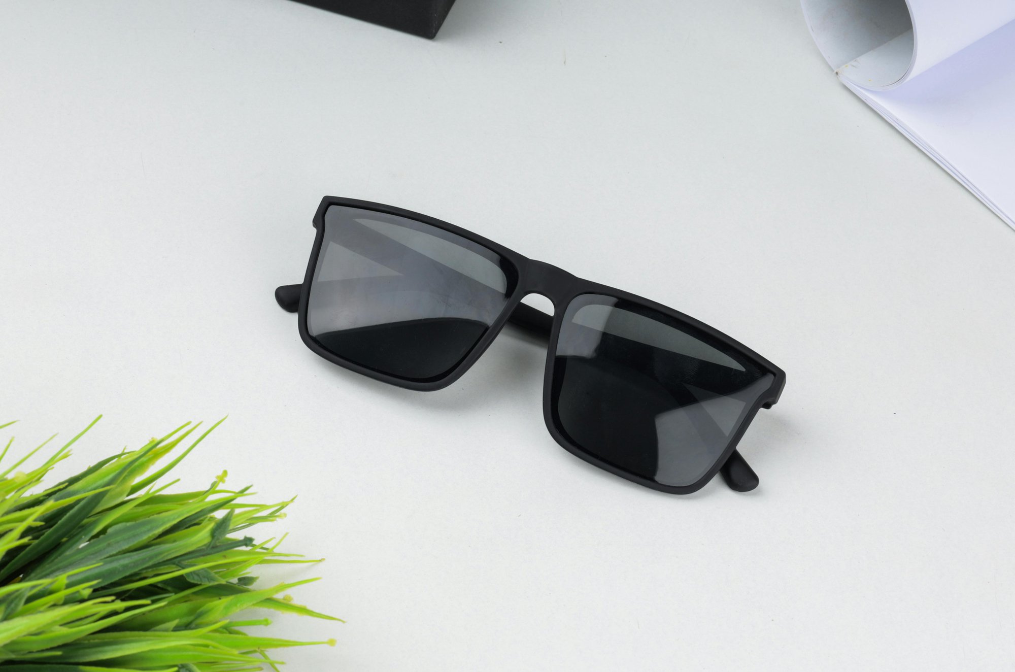 De zonnebril van justitie cover De zonnebril van justitie cover