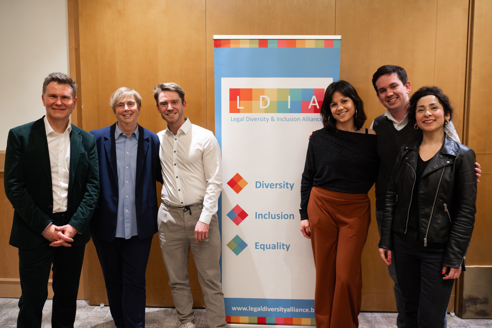 Van polarisatie naar perspectief: weerbaar, menselijk en hoopvol blijven cover Van polarisatie naar perspectief: weerbaar, menselijk en hoopvol blijven cover