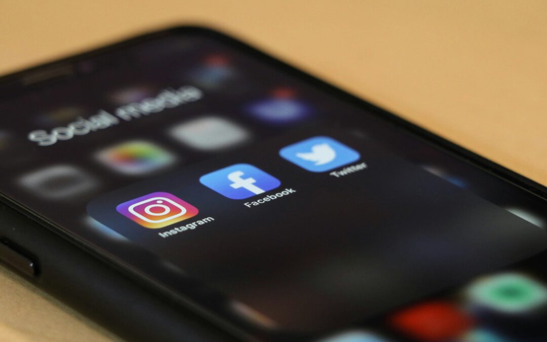 AI-aanbevelingssystemen en manipulatieve beïnvloeding op sociale media