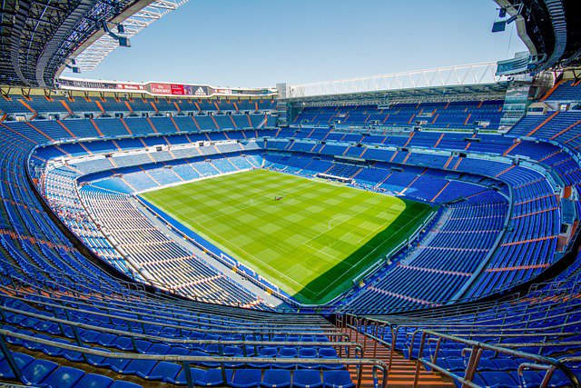 Het stadionarrest: wat als vernietiging van vergunning de situatie van verzoeker verslechtert cover