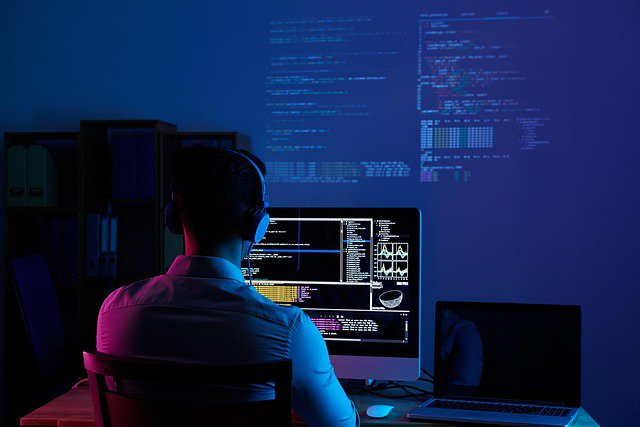 Opnieuw auteursrechten voor de IT-sector? cover Secteur IT : le retour des droits d’auteur ? cover